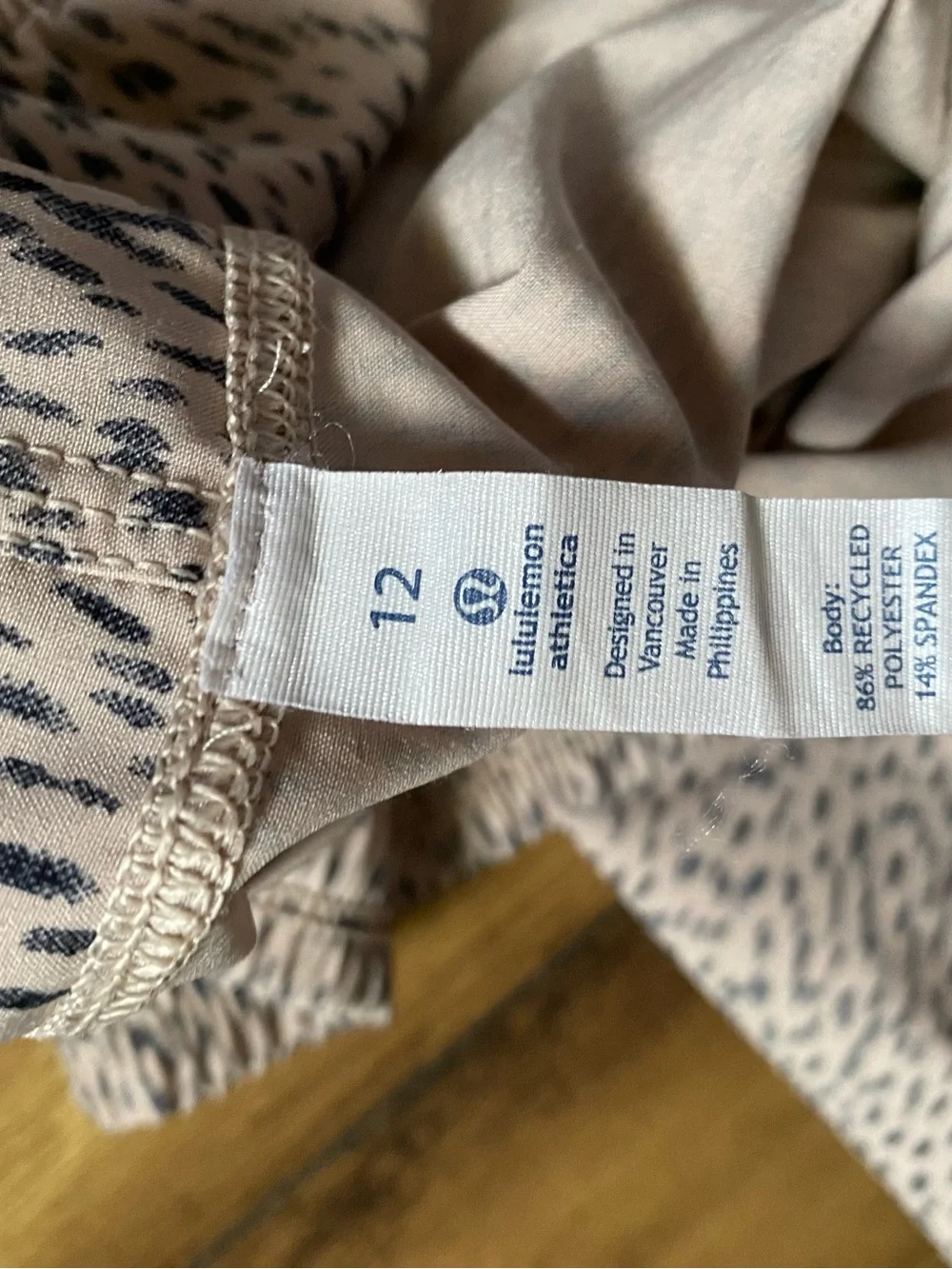 lululemon athletica cheetah print capris with draw strings at bottom - Picture 3 of 3